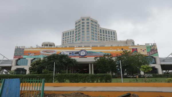  Check-in to the hotel without leaving railway station