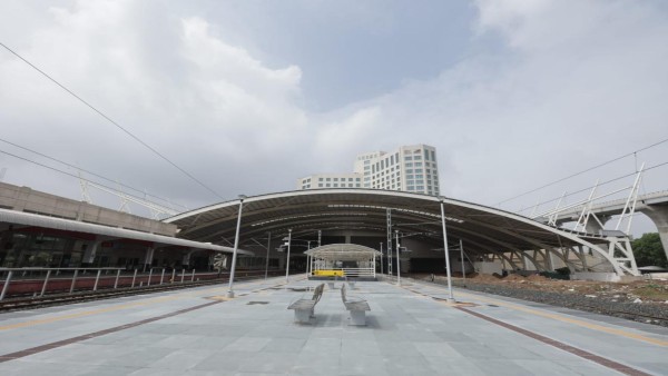 Parking area at the station