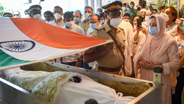 Legendary actor Dilip Kumar buried with full state honours