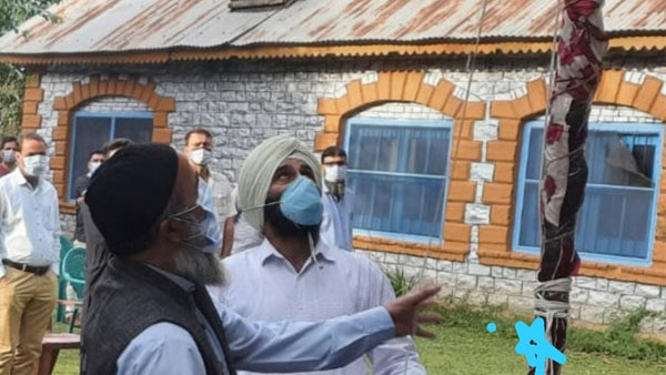 Slain Hizbul Mujahideen terrorist Burhan Wanis father hoists national flag in Pulwama Slain Hizbul Mujahideen terrorist Burhan Wanis father hoists national flag in Pulwama