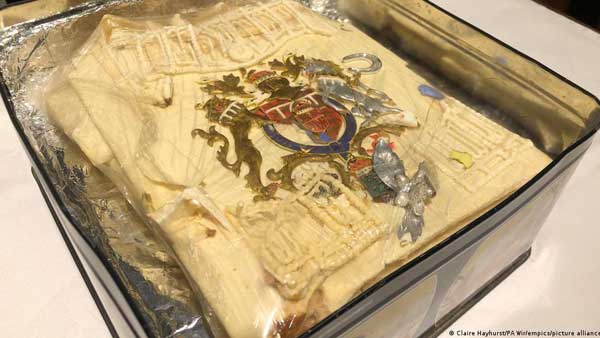 Slice of 1981 royal wedding cake fetches over $2500 Slice of 1981 royal wedding cake fetches over $2500