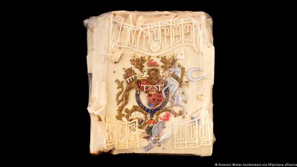 Slice of 1981 royal wedding cake fetches over $2500 Slice of 1981 royal wedding cake fetches over $2500