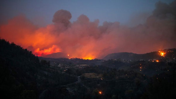 Greece faces worst heat wave in 30 years