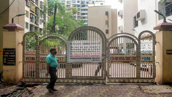 BMC issues new guidelines: Cops at entrance of sealed buildings, marshals to ensure masks in Mumbai BMC issues new guidelines: Cops at entrance of sealed buildings, marshals to ensure masks in Mumbai