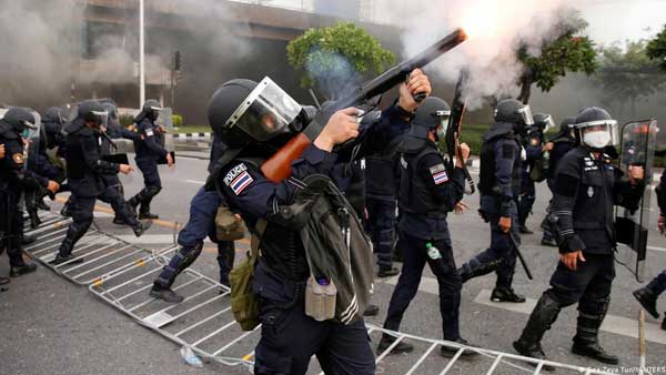 Several police officers injured Several police officers injured