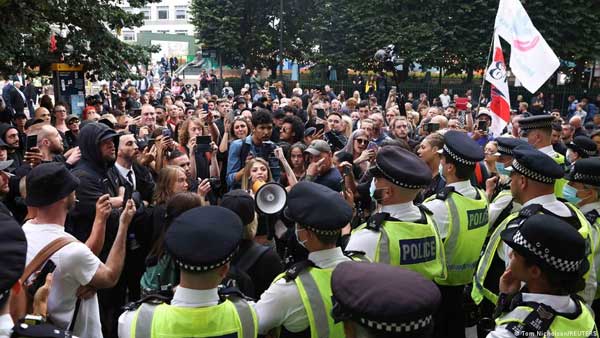 COVID digest: UK police injured by anti-vaccine protesters