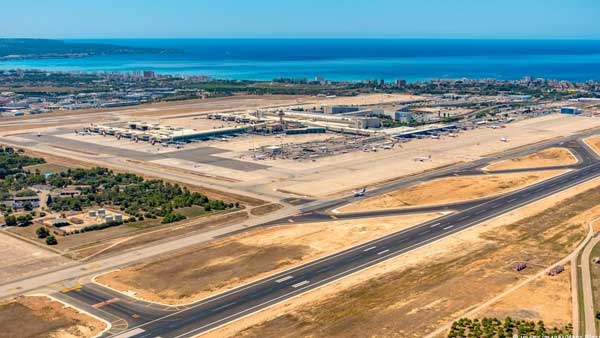 Fake emergency diverts plane to Mallorca