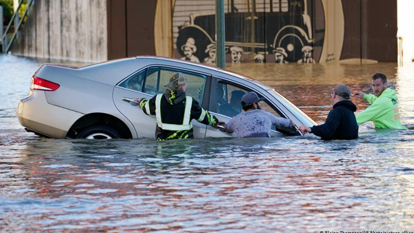 Flooding triggers landslides in US and Canada