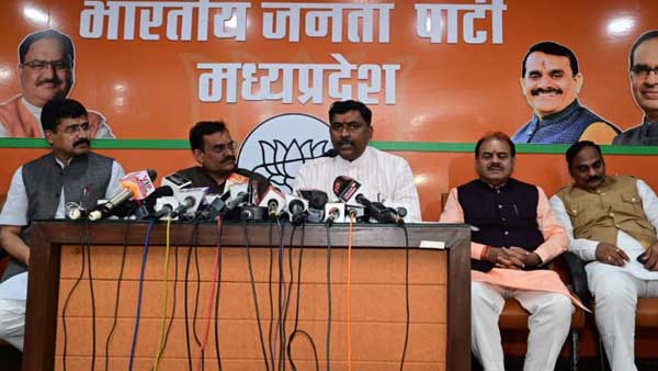 Row erupts after BJP leader says Baniyas, Brahmins are in his pocket Row erupts after BJP leader says Baniyas, Brahmins are in his pocket