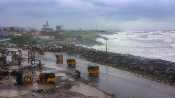 Chennai rains: Red alert withdrwan as depression begins crossing coast near Mahabalipuram; 11 NDRF teams deployed Chennai rains: Red alert withdrwan as depression begins crossing coast near Mahabalipuram; 11 NDRF teams deployed