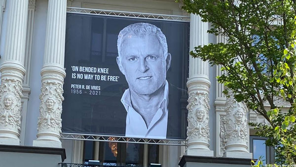 Fewer journalists killed, more jailed in 2021