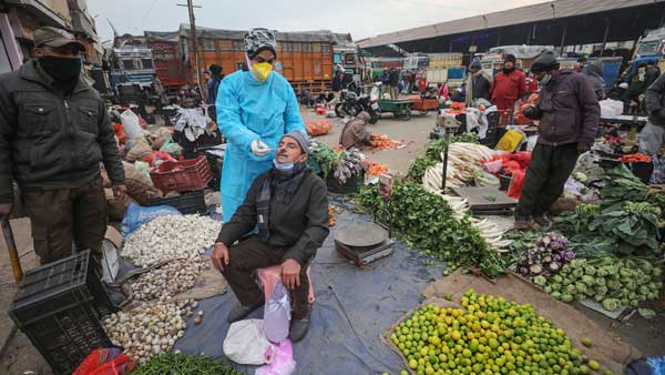 Big jump in Omicron cases, Delhi at 141 adds to overall tally of 578 Big jump in Omicron cases, Delhi at 141 adds to overall tally of 578