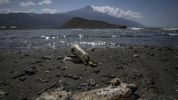 Extreme heat and plastic pollution push oceans to brink