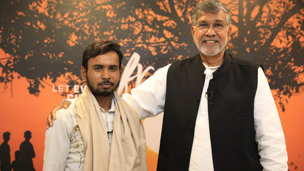 Kailash Satyarthi felicitates two real-life heroes who saved our daughters