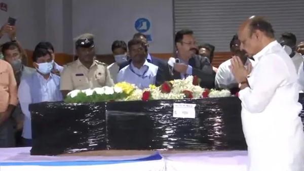 Basavaraj Bommai among others paid his last respects