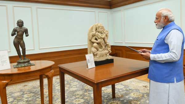 PM Modi inspects antiquities: