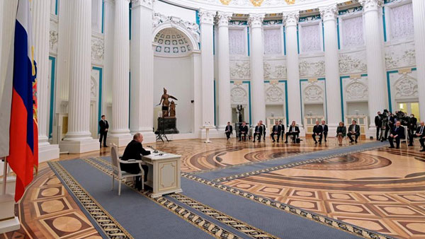 Who belongs to Putins inner circle?