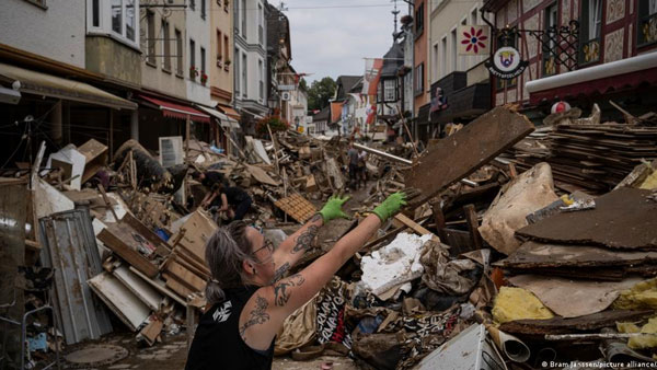 German minister apologizes for vacation amid flood recovery