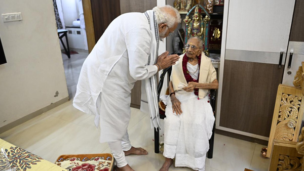 PM Modi meets mother Heeraben Modi on 100th birthday| See Pics and Videos 