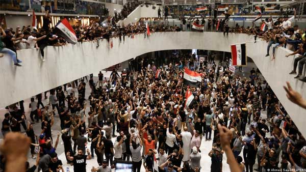 Iraq: Sadr supporters storm parliament building in Baghdad