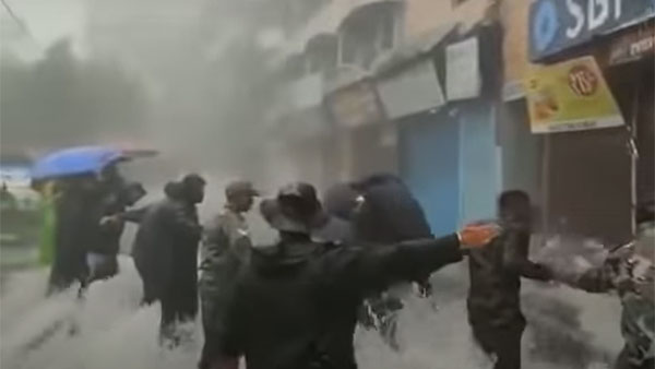 Fact Check: Old video of flood rescue from Nainital being shared a new one Fact Check: Old video of flood rescue from Nainital being shared a new one