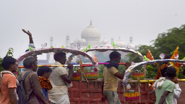 Kanwariyas in Taj Mahal Backdrop