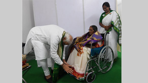Prime Minister Narendra Modi seeks blessings of freedom fighter Pasala Krishna Murthy during a programme in Bhimavaram Prime Minister Narendra Modi seeks blessings of freedom fighter Pasala Krishna Murthy during a programme in Bhimavaram