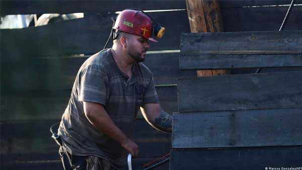 Mexico vows to rescue trapped coal miners