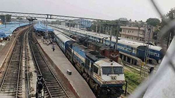 Minor killed, 6 injured as car crashes into Jammu railway station Minor killed, 6 injured as car crashes into Jammu railway station