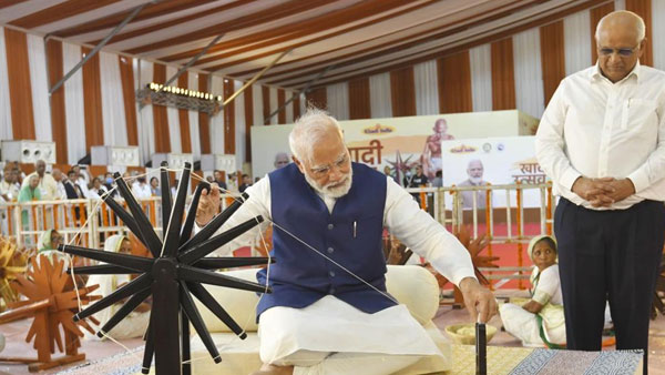 Gift only khadi products: PM Modis appeal to people