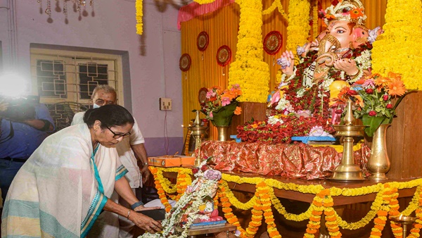 Bengal CM Mamata Banerjee Participates in Ganesh Chaturthi Celebration