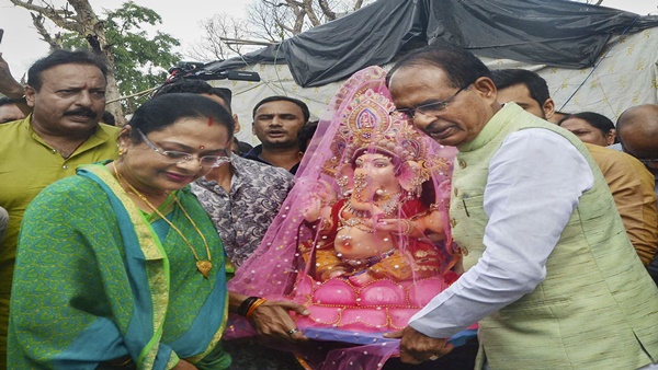 MP Chief Minister Shivraj Singh Chouhan carries an idol of Lord Ganesha