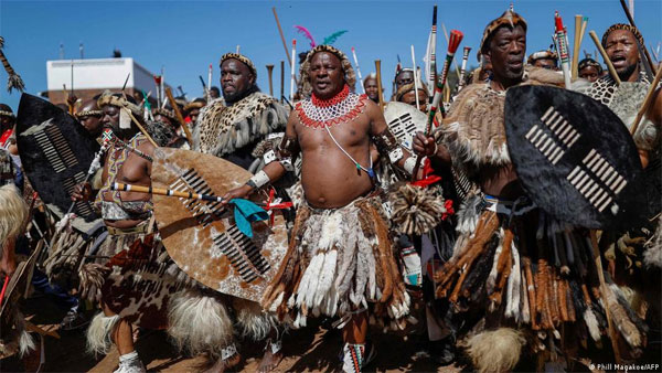 South Africa: Thousands witness crowning of Zulu king South Africa: Thousands witness crowning of Zulu king