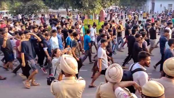 Chandigarh University video leak: Students end protest after cop ensure fair probe; 2 hostel wardens sacked Chandigarh University video leak: Students end protest after cop ensure fair probe; 2 hostel wardens sacked