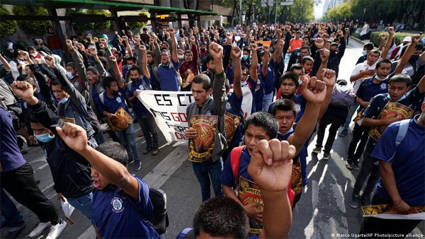 Mexico: Prosecutor in missing students probe resigns