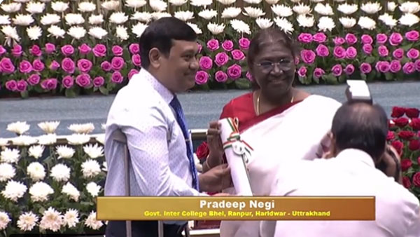 Watch: President Draupadi Murmu steps down from stage to honour differently-abled teacher Watch: President Draupadi Murmu steps down from stage to honour differently-abled teacher