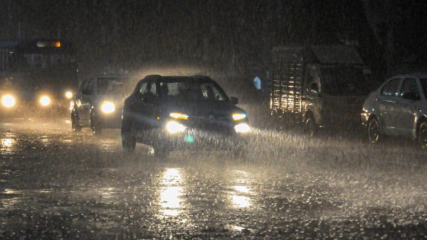 Fear of water-logging haunts city residents as parts of Bengaluru sees light showers Fear of water-logging haunts city residents as parts of Bengaluru sees light showers