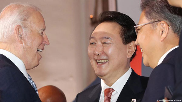 South Koreas president denies hot mic gaffe