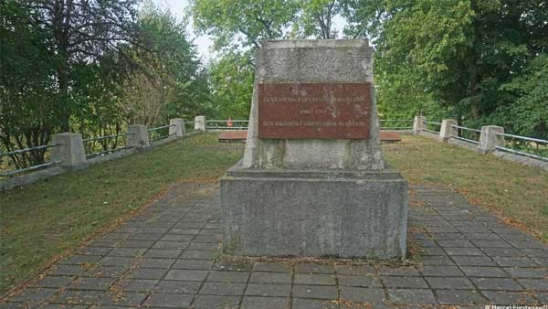 Lithuania topples last Soviet monuments