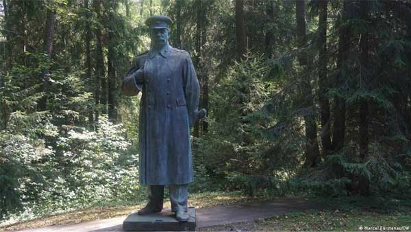 Lithuania topples last Soviet monuments