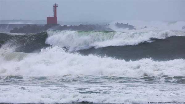 Typhoon Nanmadol: Japan warns of unprecedented conditions
