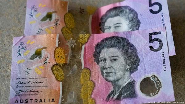 UK coins and banknotes face queen-to-king renewal