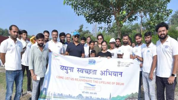 National Mission for Clean Ganga leads cleanliness drive at ITO Chhat Ghat National Mission for Clean Ganga leads cleanliness drive at ITO Chhat Ghat