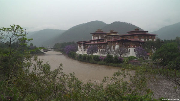 Bhutan ultramarathon raises climate change awareness