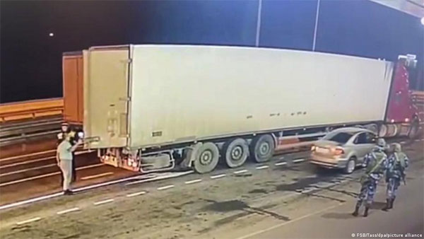 The truck being searched in the screenshot is said to have caused the explosion on the Crimean bridge, according to the FSB