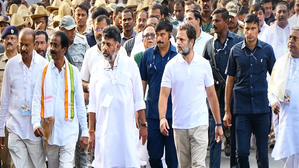 Kannada group warns Rahul Gandhi not to use his pic on Karnataka flag Kannada group warns Rahul Gandhi not to use his pic on Karnataka flag