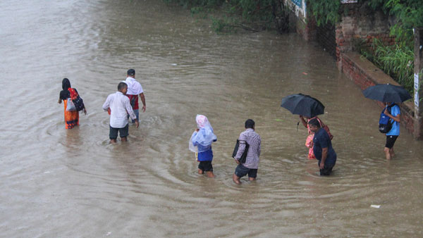 Hyderabad choked, vehicles swept away due to heavy downpour | Watch Hyderabad choked, vehicles swept away due to heavy downpour | Watch