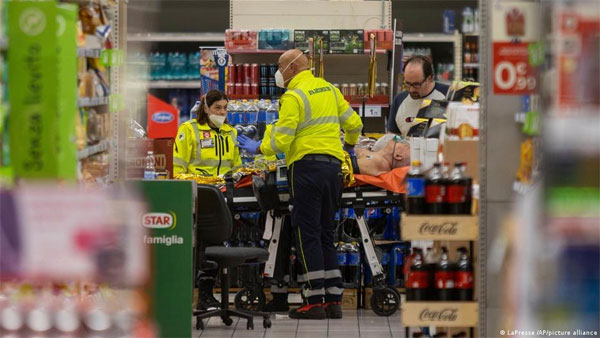 Italy: Milan shopping mall stabbing kills 1