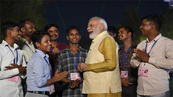 PMs interaction with shramjeevis 