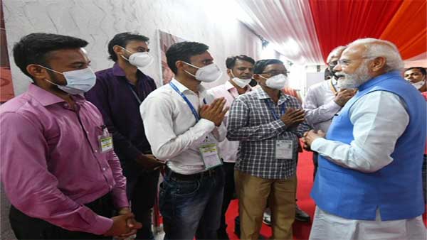 PMs interaction with shramjeevis 